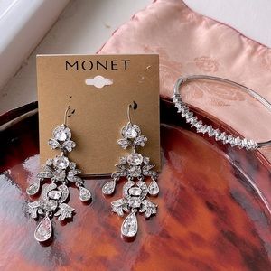 Absolutely stunning set of Earrings & Bracelet / Bangle (New)